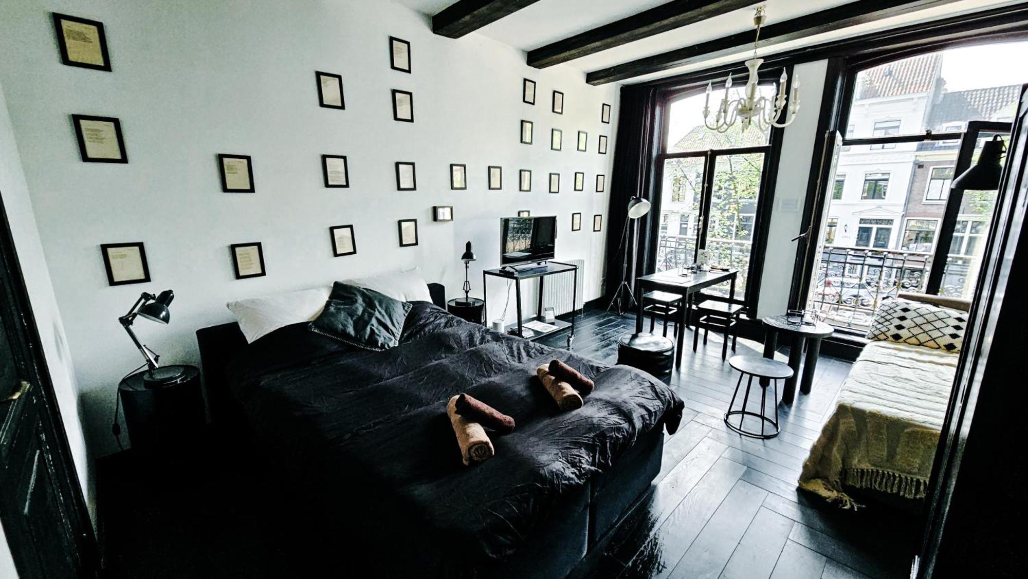 The Black Beauty Private Studio With Canal View From 1799 อัมสเตอร์ดัม ภายนอก รูปภาพ