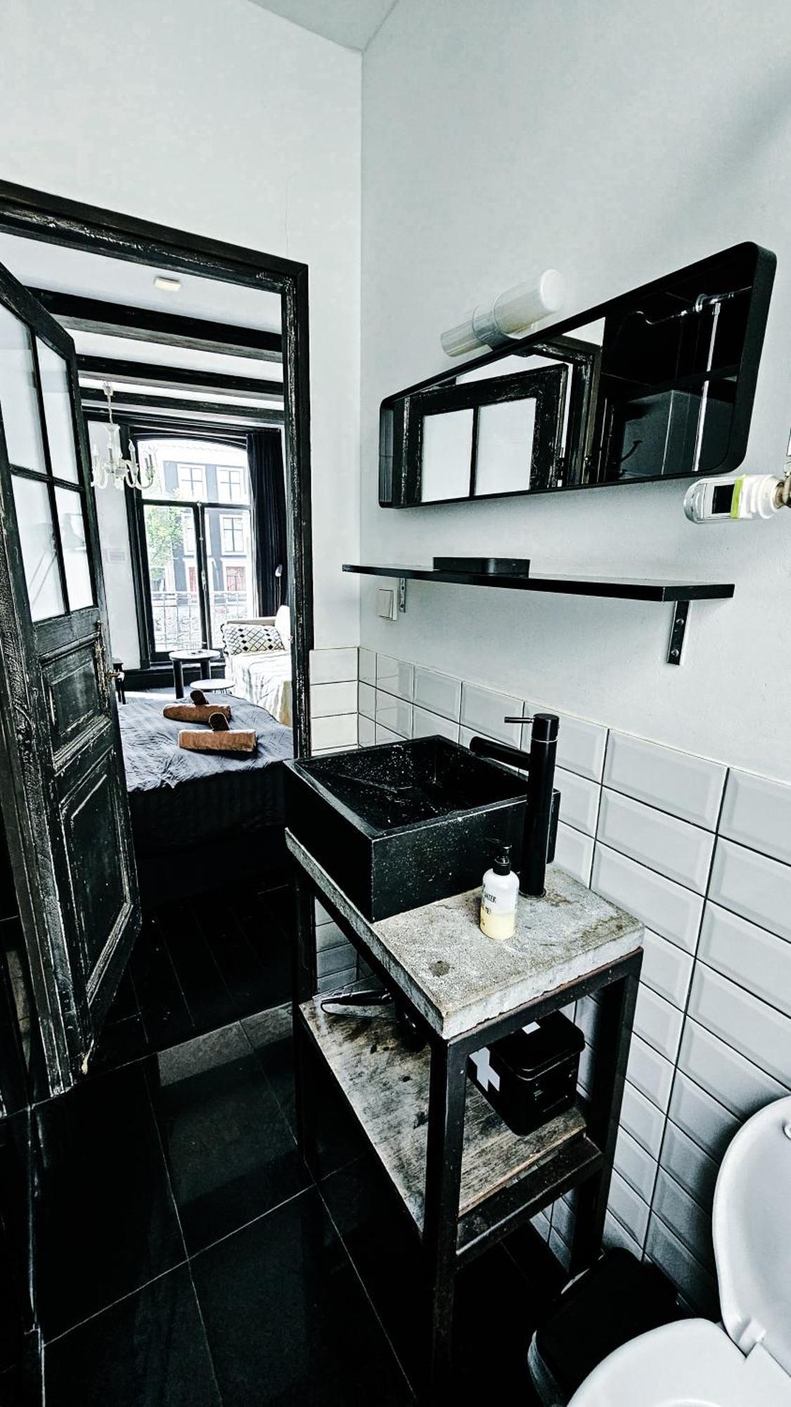 The Black Beauty Private Studio With Canal View From 1799 อัมสเตอร์ดัม ภายนอก รูปภาพ