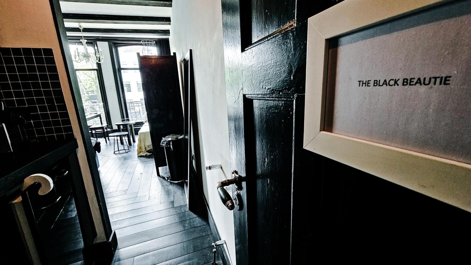 The Black Beauty Private Studio With Canal View From 1799 อัมสเตอร์ดัม ภายนอก รูปภาพ
