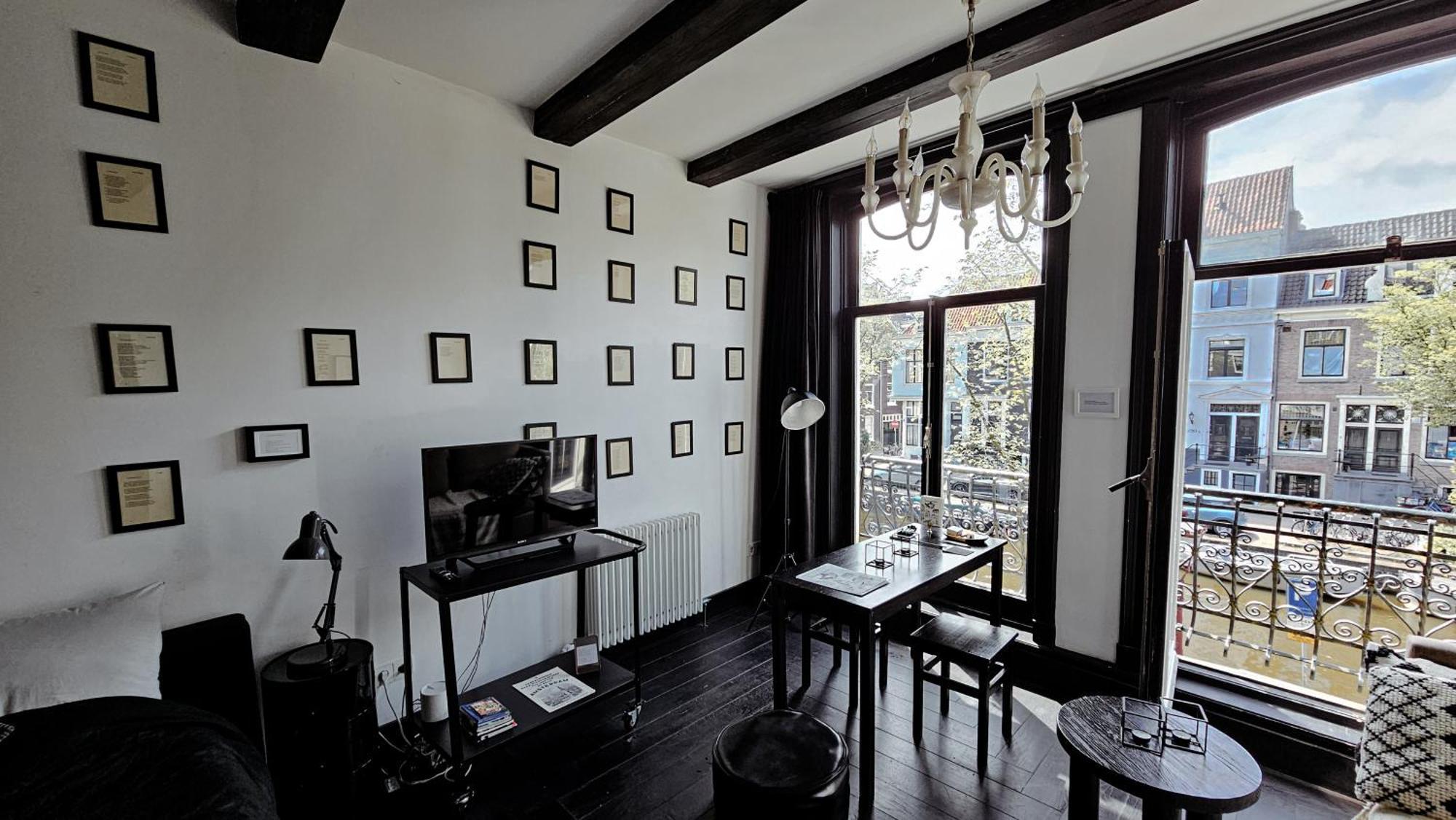The Black Beauty Private Studio With Canal View From 1799 อัมสเตอร์ดัม ภายนอก รูปภาพ